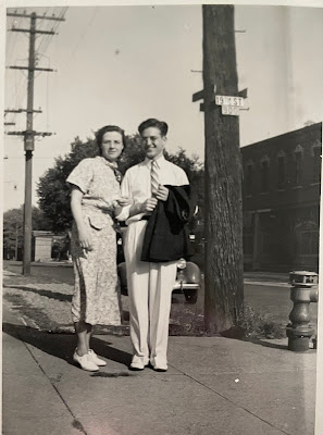A photo of a couple from the 1940s